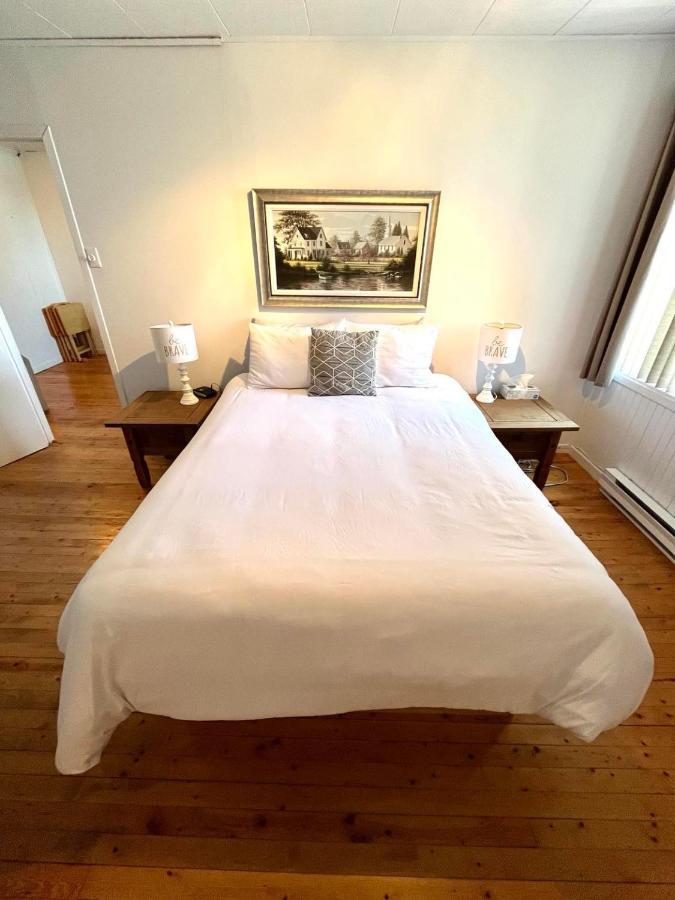 Les Appartements Du Vieil Edifice Metabetchouan-Lac-a-la-Croix Ngoại thất bức ảnh