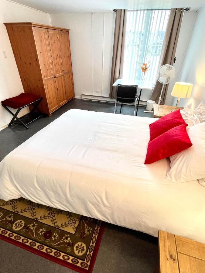 Les Appartements Du Vieil Edifice Metabetchouan-Lac-a-la-Croix Ngoại thất bức ảnh